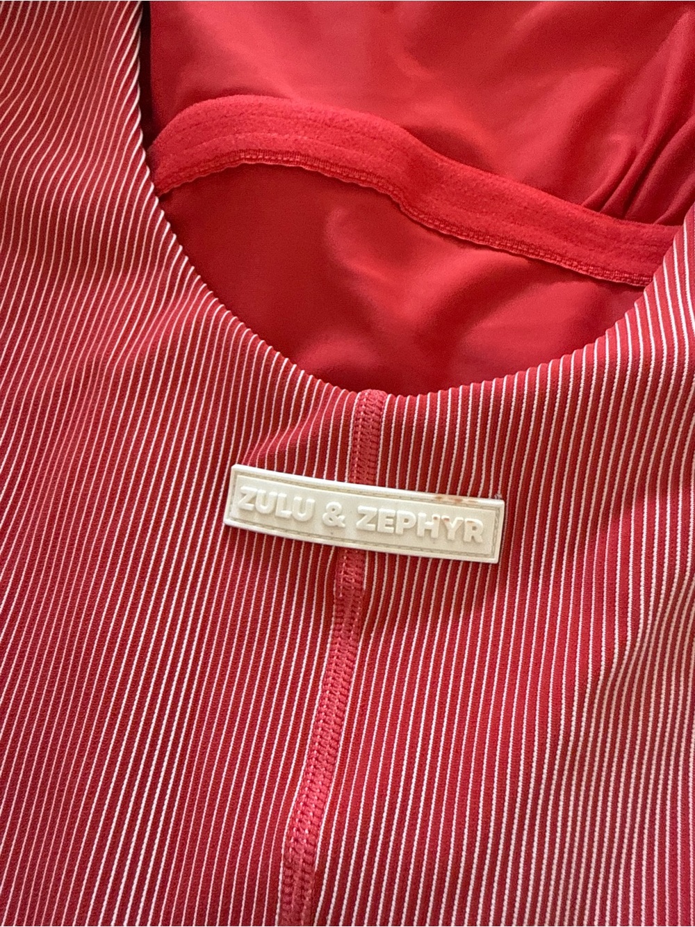 Zulu and zephyr surf onesie size 4 in chili - Picture 3 of 7